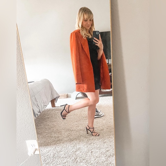 Meet your Posher, Megan Bridges with Peaches One Stop Shop 🌞 - Picture 9 of 16